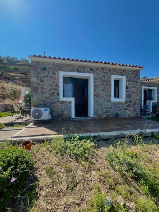 Κamares Houses Mytilíni エクステリア 写真